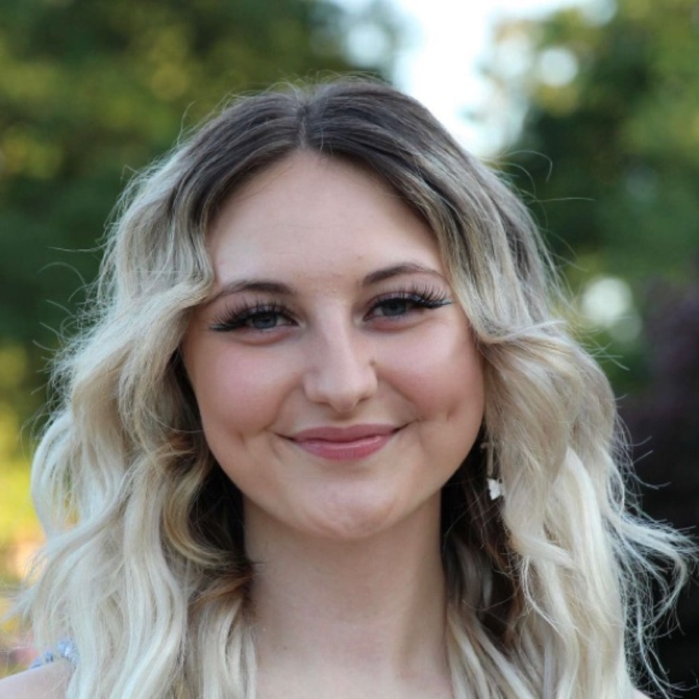 Meet your Posher, Chloe